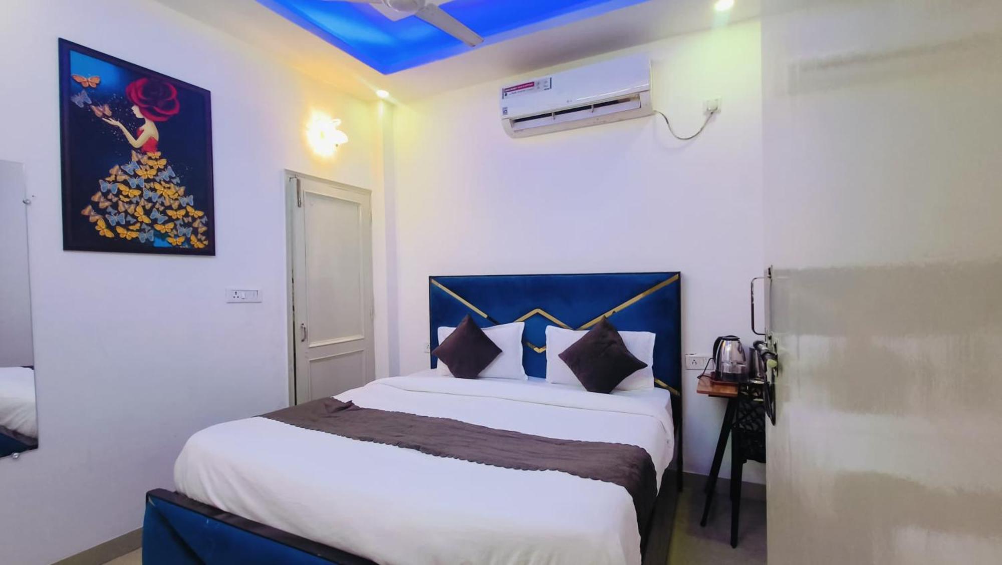Hotel Mannat Centric - Near Lajpat Nagar Metro New Delhi Bagian luar foto